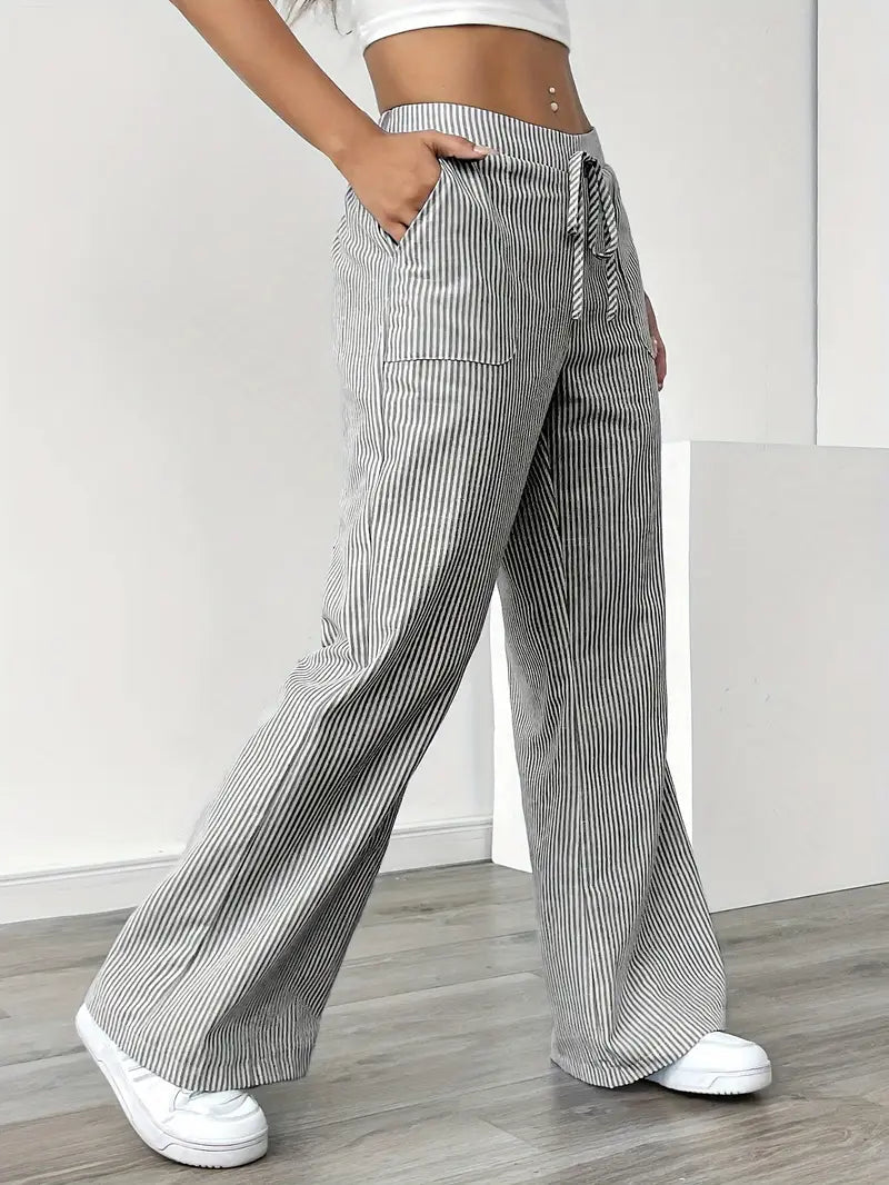 Alina – Pantalón Elegante a Rayas con Bolsillos