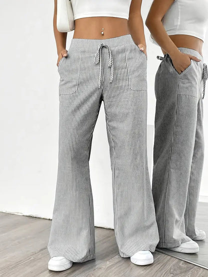 Alina – Pantalón Elegante a Rayas con Bolsillos