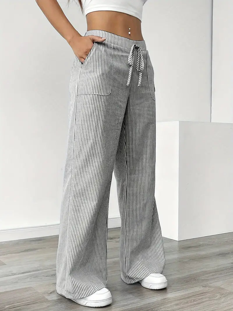 Alina – Pantalón Elegante a Rayas con Bolsillos
